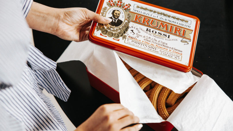 Krumiri, quella latta rossa che contiene tanta umanità