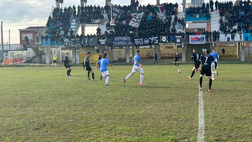 Calcio, il Casale vince il derby con il Trino e continua la sua fuga