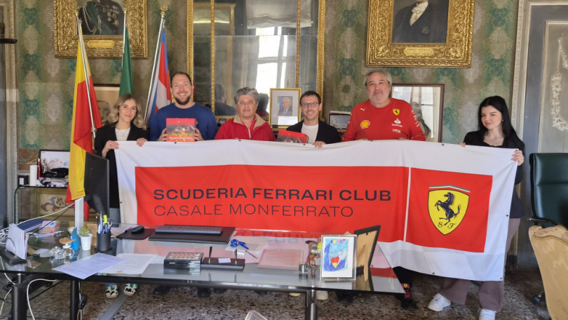 Scuderia Ferrari Club Casale Monferrato a Palazzo San Giorgio in vista dell’evento in città