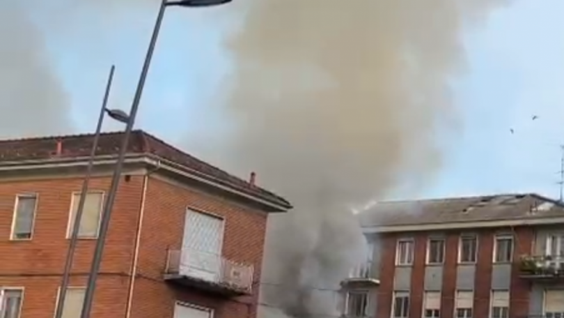 Incendio tra via Lanza e via dei Grani a Casale