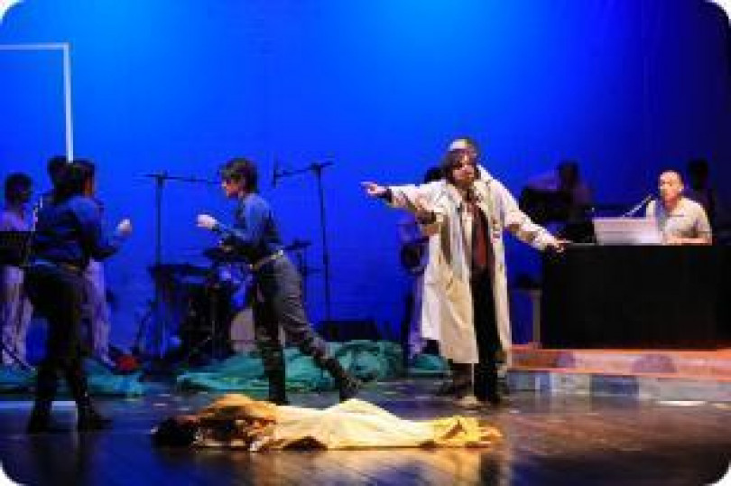 'Ombelico ridente', successo della trasposizione teatrale del romanzo di Romanelli