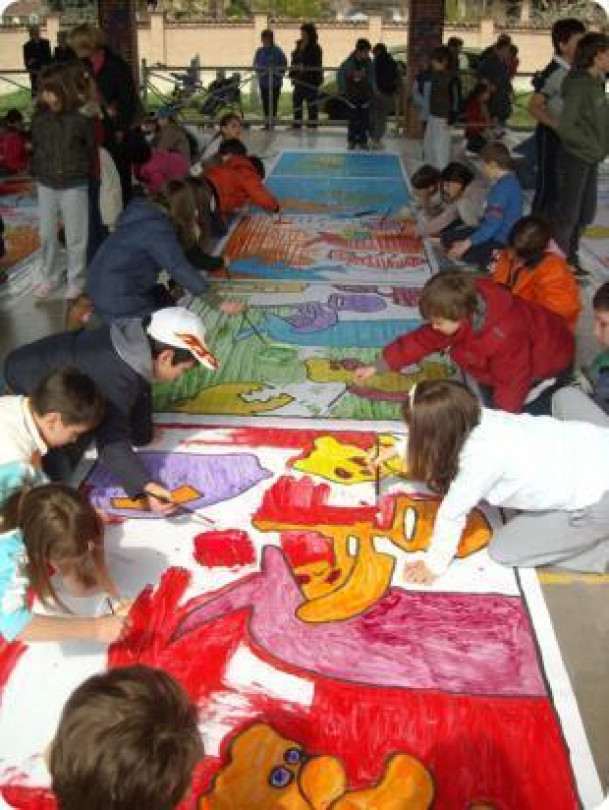 Centocinquanta metri d'arte... tutti insieme