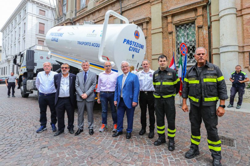Una cisterna di rifornimento idrico per i Comuni