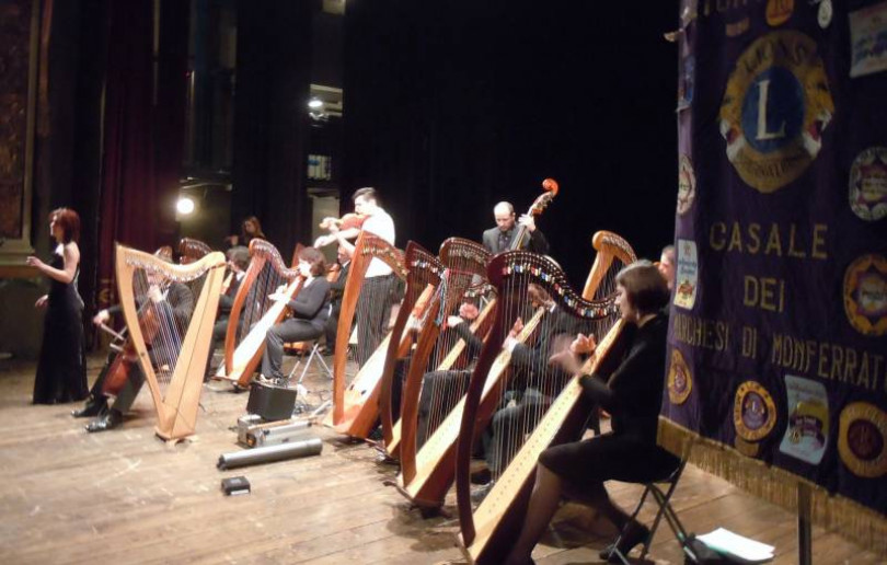 Al Municipale bel concerto della Celtic Harp Orchestra per i terremotati del Giappone