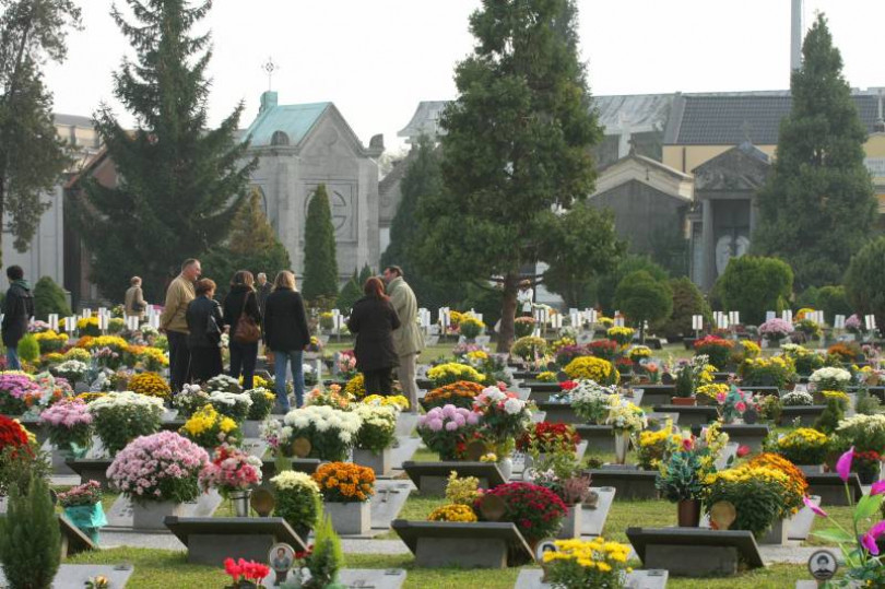 Dopo le razzie di rame dei giorni scorsi, al cimitero di Casale arrivano i vigilantes