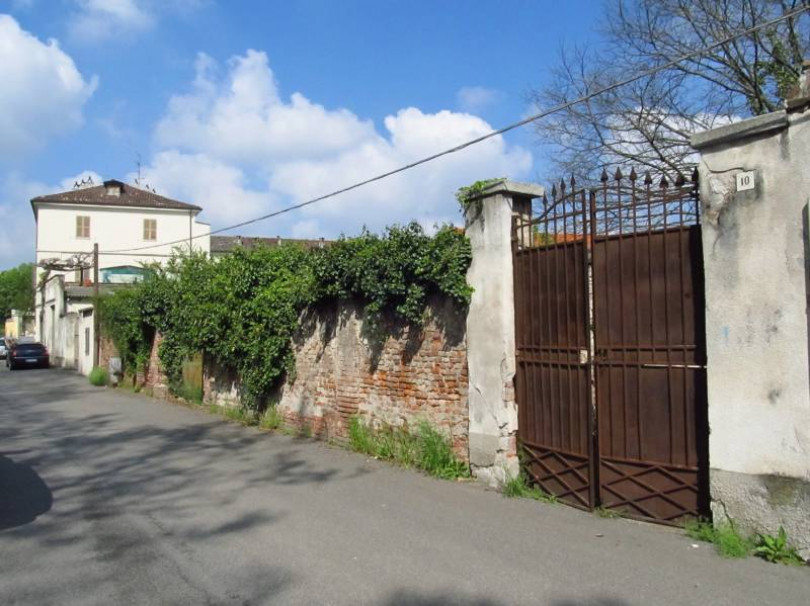 Appello della Comunità Ebraica ‘La discarica abusiva danneggia l’immagine del cimitero’
