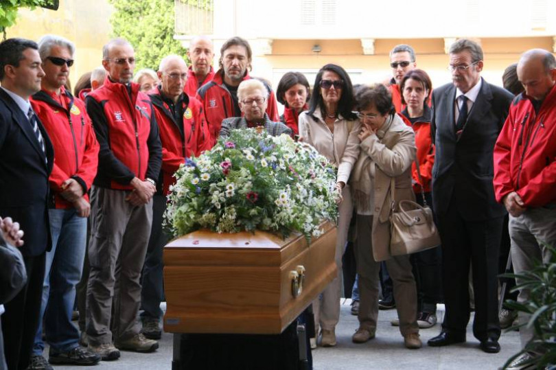 L’ultimo saluto a Marco Corino, decoratore morto nel rogo del rifugio in Val d'Ayas
