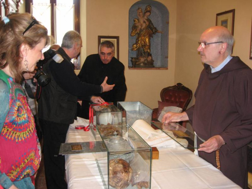 Le spoglie dei frati cappuccini da ieri sono tornate a riposare nel convento di Santa Maria