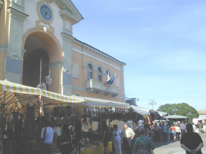 Domenica 5 maggio torna il mercatino dell'antiquariato a Moncalvo