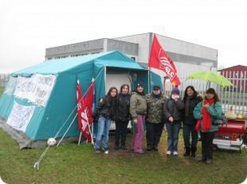 Call center: sit-in sotto la tenda per difendere il posto di lavoro