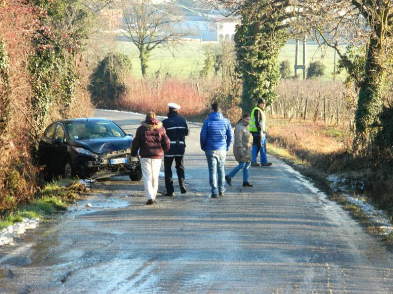 Gelo: nello stesso posto due incidenti d’auto nell’arco di cinque minuti