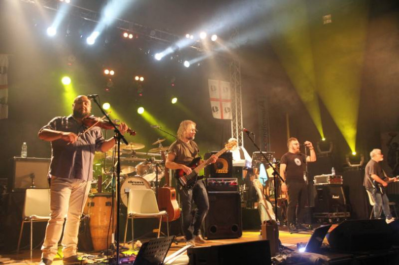 In tremila per i Nomadi e per la Sardegna