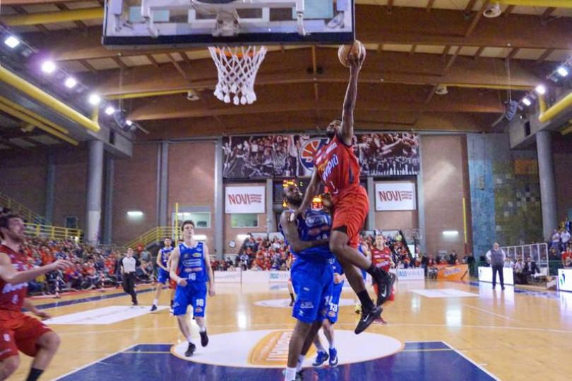 Basket: in gara-5 a Treviso vince la De' Longhi 81-65. La Novipiù esce dai playoff a testa alta