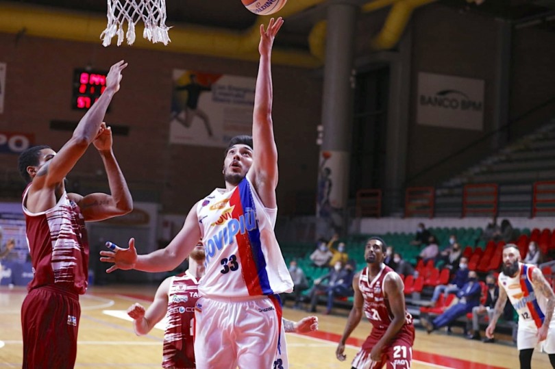 Alla Novipiù la prima delle due sfide casalinghe con le siciliane: nell’infrasettimanale i rossoblù battono Trapani 74-66