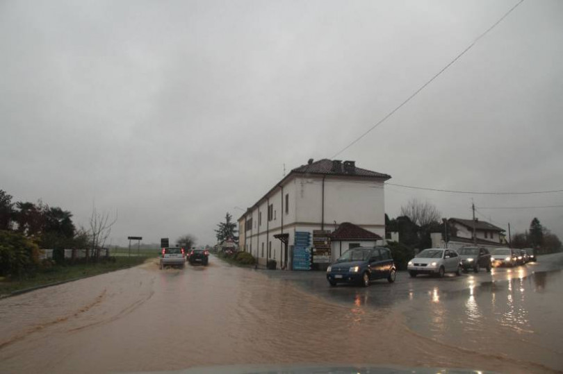 Allagamenti e disagi a Casale Monferrato, chiusa la strada da Conzano a Occimiano. Riaperto il sottopasso <b>VIDEO E FOTO</b>