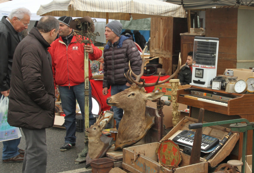 Torna il mercatino dell'antiquariato, ben sette mostre al Castello di Casale