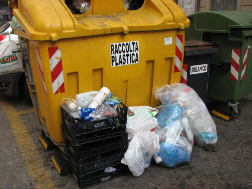 Spese dei Comuni: raccogliere e smaltire i rifiuti ci è costato 13 milioni di euro. E per la cancelleria sborsati 300mila euro