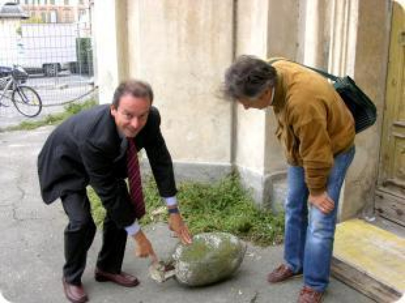 Santa Caterina: situazione drammatica - Un pennacchio decorativo poteva essere una bomba - Firme al Fai nelle scuole