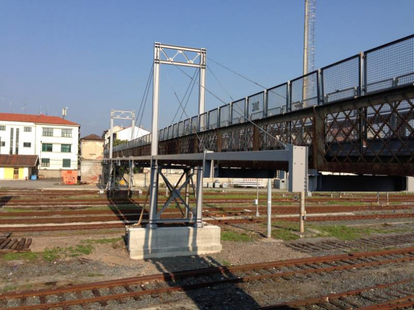 Nuovamente transitabile la passerella sopra la ferrovia a Porta Milano