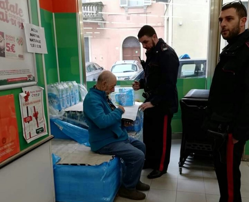 Perde il portafoglio con la pensione: ritrovato con l'intera somma