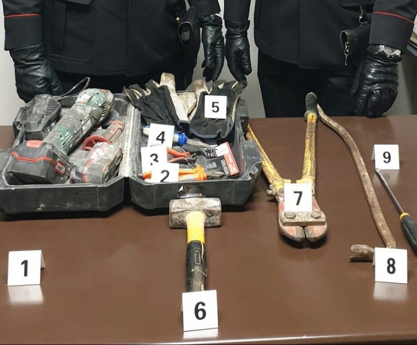 In auto con attrezzi utili allo scasso: denunciati due 35enni