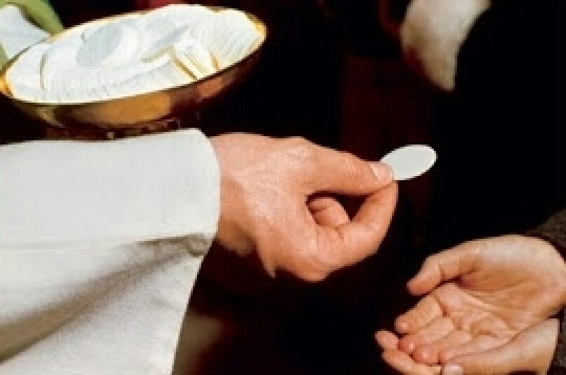 Emergenza Coronavirus: a messa comunione solo sulla mano e niente scambio della pace