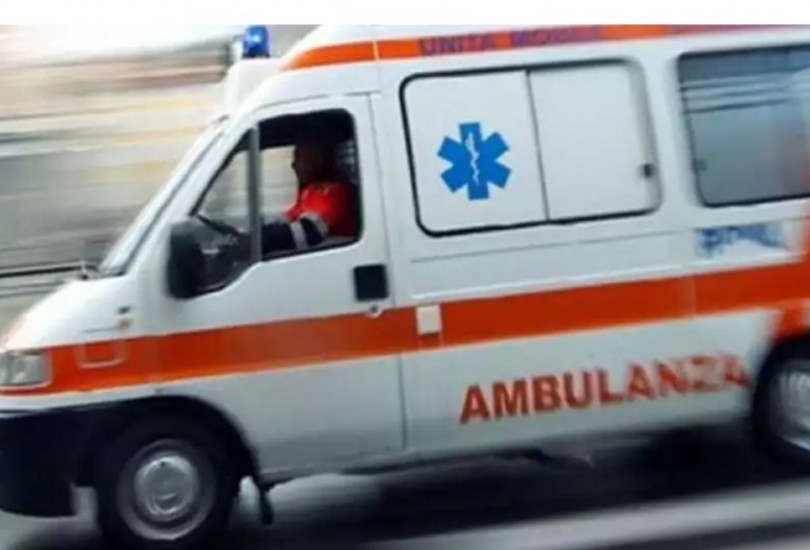 Scontro tra due auto: cinque feriti