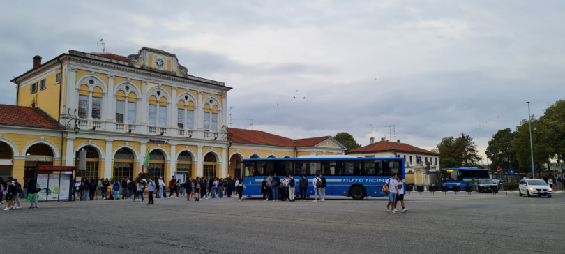 Stazione, parcheggi all'ex scalo merci e via le auto da piazza Vittorio Veneto