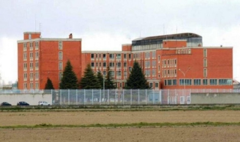 Vercelli, detenuto aggredisce con violenza il personale di polizia penitenziaria