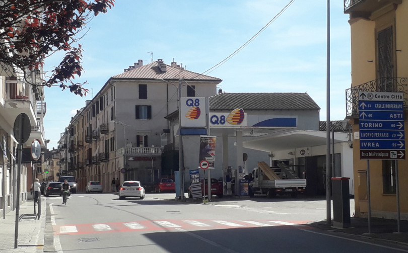 Moto contro auto: centauro trasportato in ospedale con l'elisoccorso