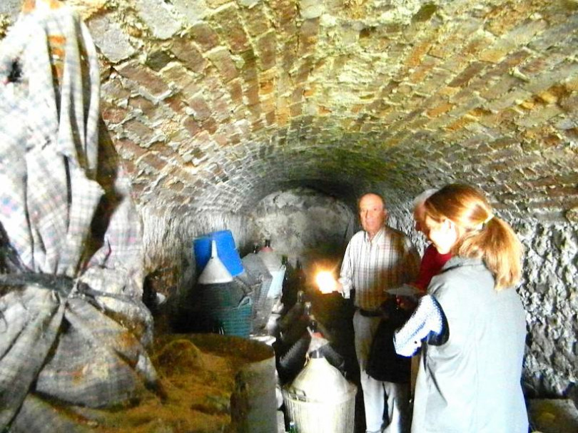 A Murisengo, Bric d'la losna,  per la grotta meteo di De Levis