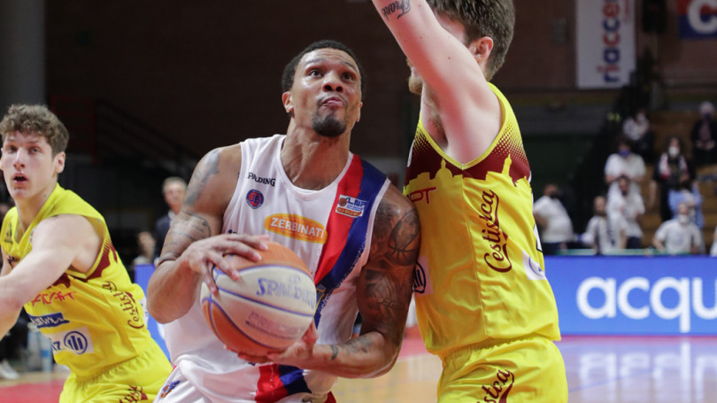 Nell'anticipo di sabato (ore 20,30) la Novipiù JBM gioca contro Forlì al 