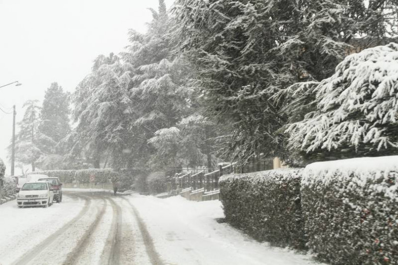 Il Monferrato è tutto bianco: prevista neve fino a notte fonda, miglioramento nella giornata di martedì 12