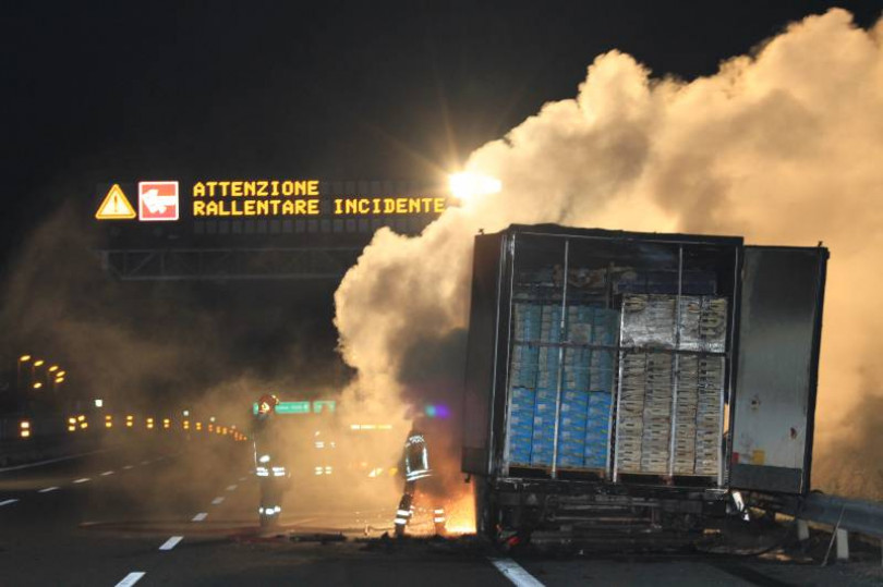 Stacca la motrice prima dell'incendio