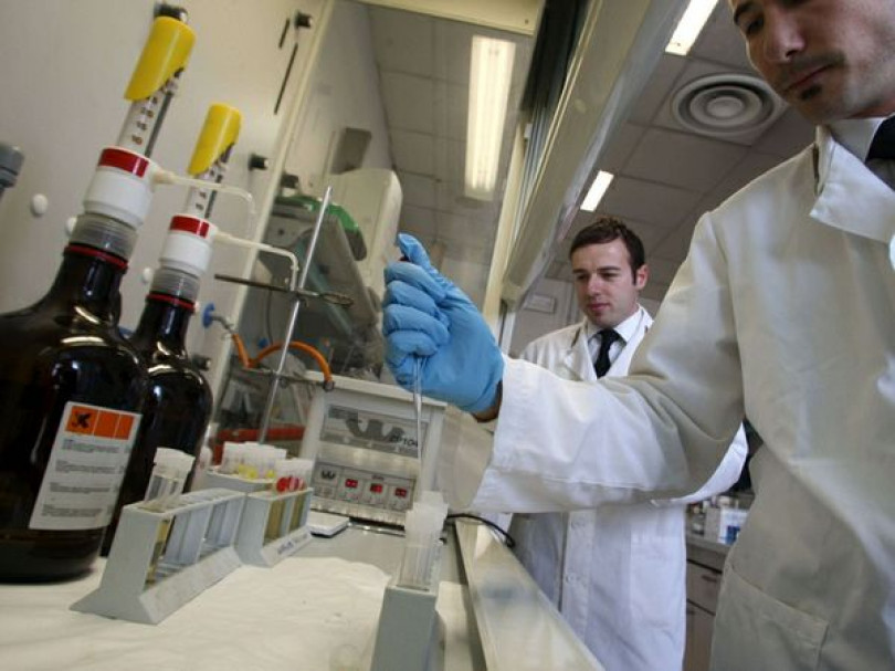 Le tracce di sangue tradiscono il ladro della tabaccheria