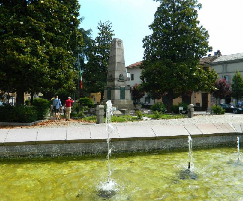 Trino, il monumento di Luigi Gariboldi