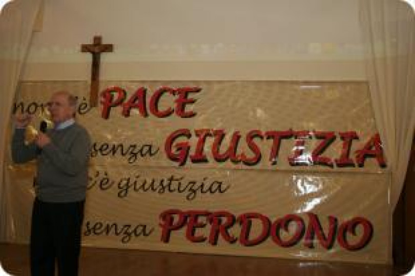 Gli studenti da don Spriano, cappellano a Rebibbia