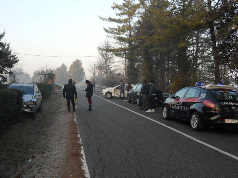 Donna bloccata nell'abitacolo dopo il frontale alla Vestodina: coinvolte tre autovetture