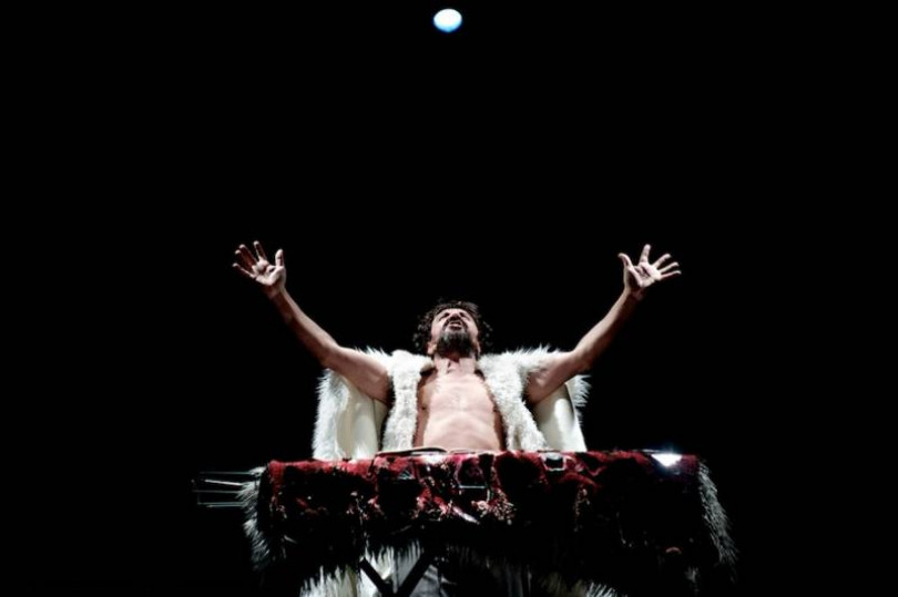 Gli uomini, le religioni e altre crisi... al Municipale