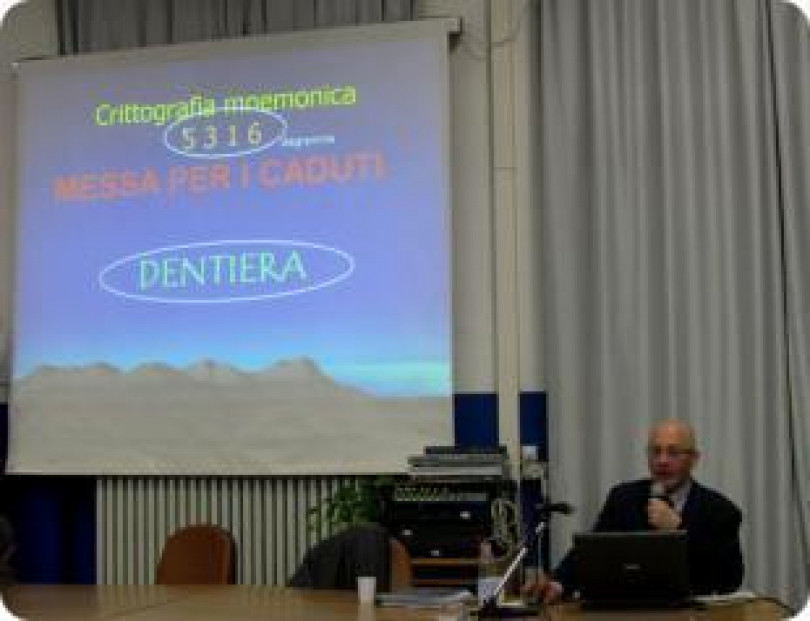 Giorgio Dendi, l'enigmista intrattiene i ragazzi di Balbo e Negri