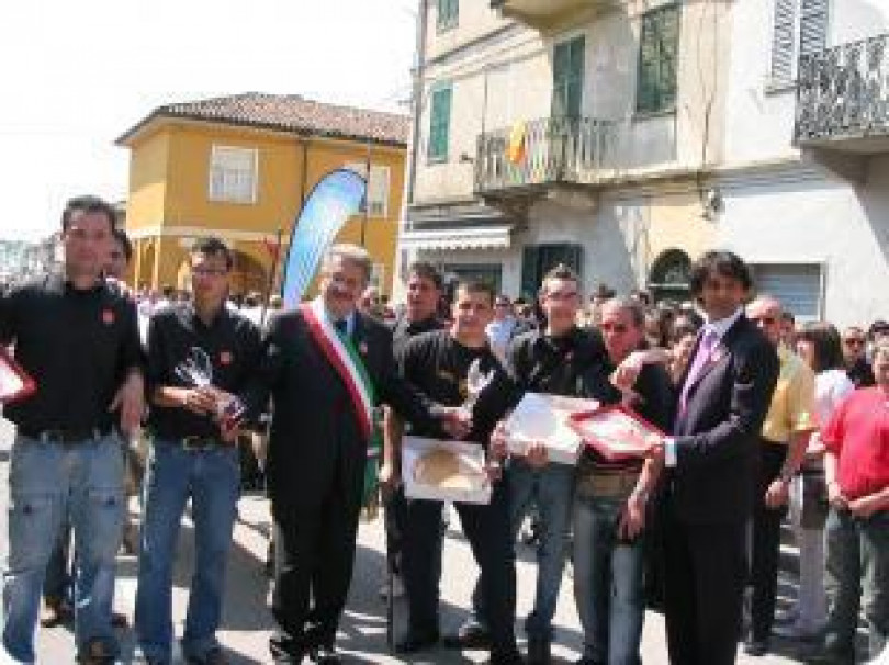 Fausto e Attila vincono la corsa dei buoi