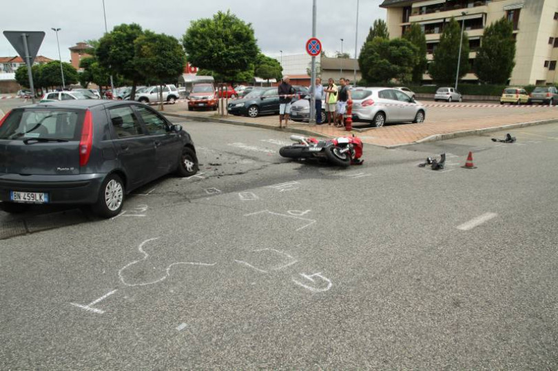 Funerali venerdì a Villanova del giovane morto in moto: eseguita l'autopsia