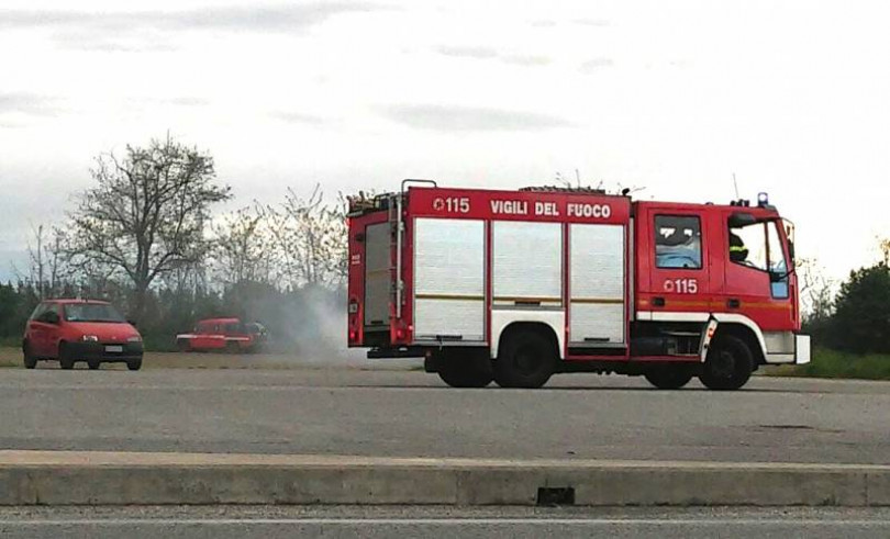 Bruciano sterpaglie e rami secchi: pompieri al lavoro a Coniolo e Cuccaro