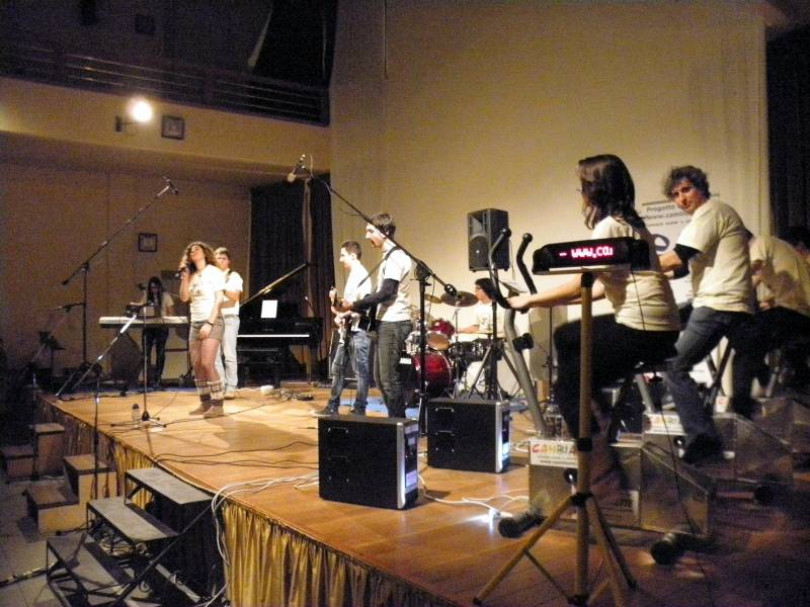 La musica “pulita” del Colibrì dona 5199 euro di istruzione