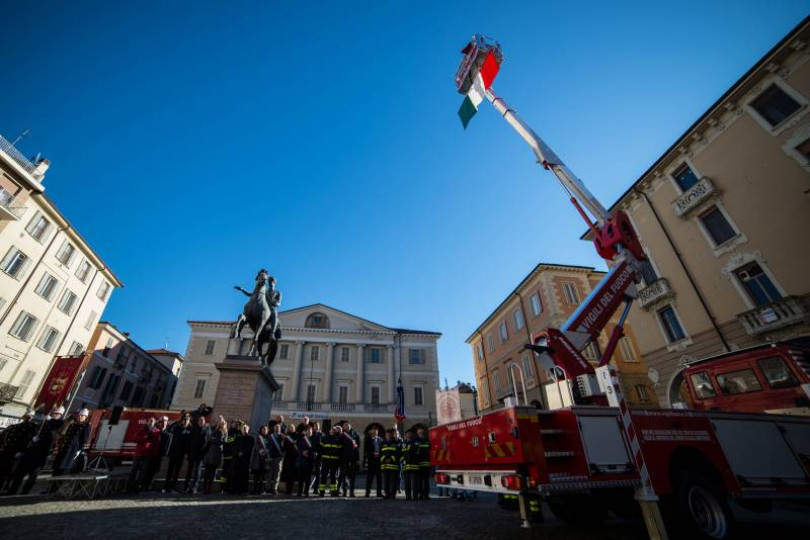 Consegnata la piattaforma aerea ai pompieri di Casale: la festa dei Vigili del Fuoco - <b>Fotogallery</b>