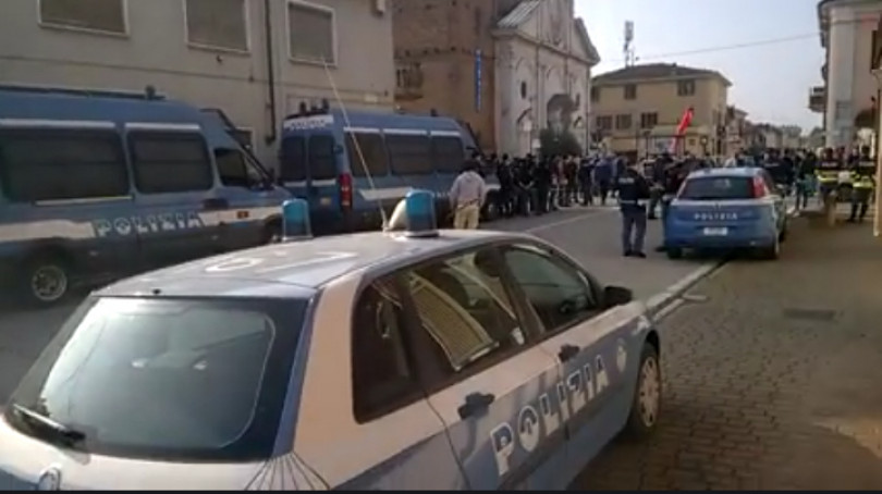 Corsa dei Buoi di Caresana blindata dalla Polizia per paura delle proteste