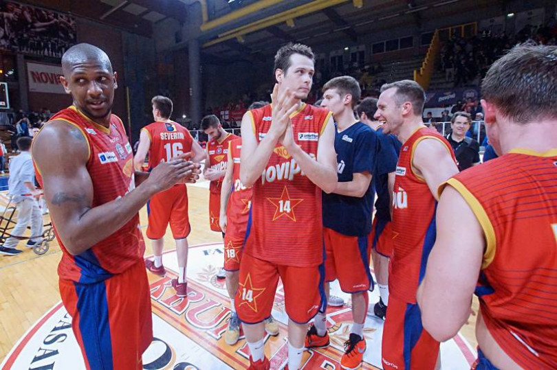 Play-off: la Novipiù mette paura alla Virtus Bologna che però nel finale s'impone 74-67. Martedì 2 maggio gara-2 al 'PalaDozza'