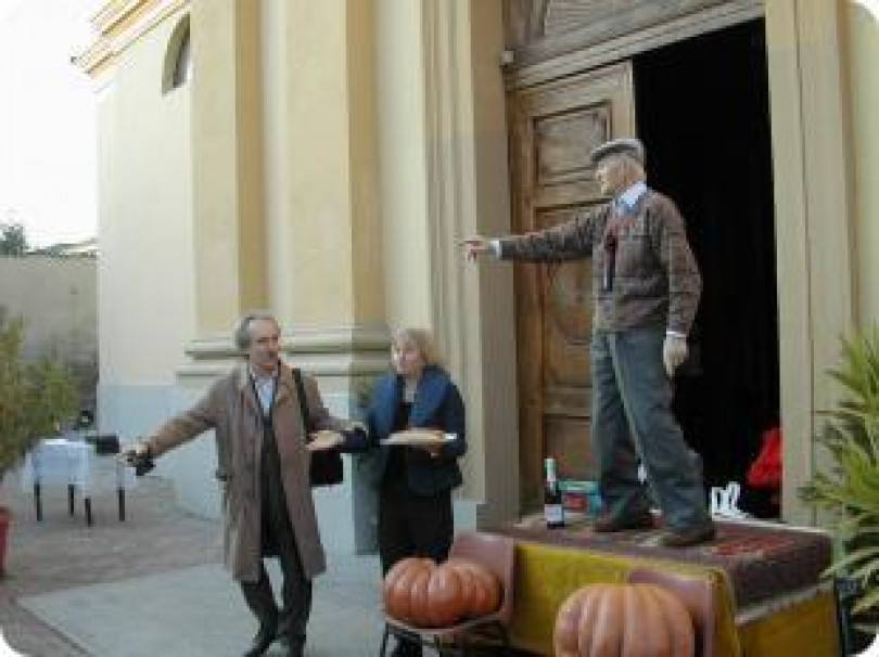 Torte, salami, animali da cortile: l'incanto dei Santi