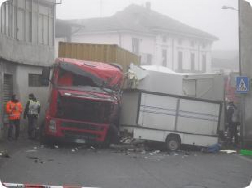 Morano, un morto e tre feriti in un frontale tra un furgone e un bilico