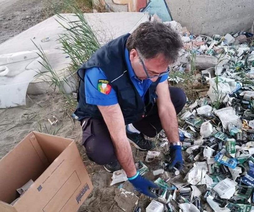 Discarica abusiva: rinvenute centinaia di pile abbandonate